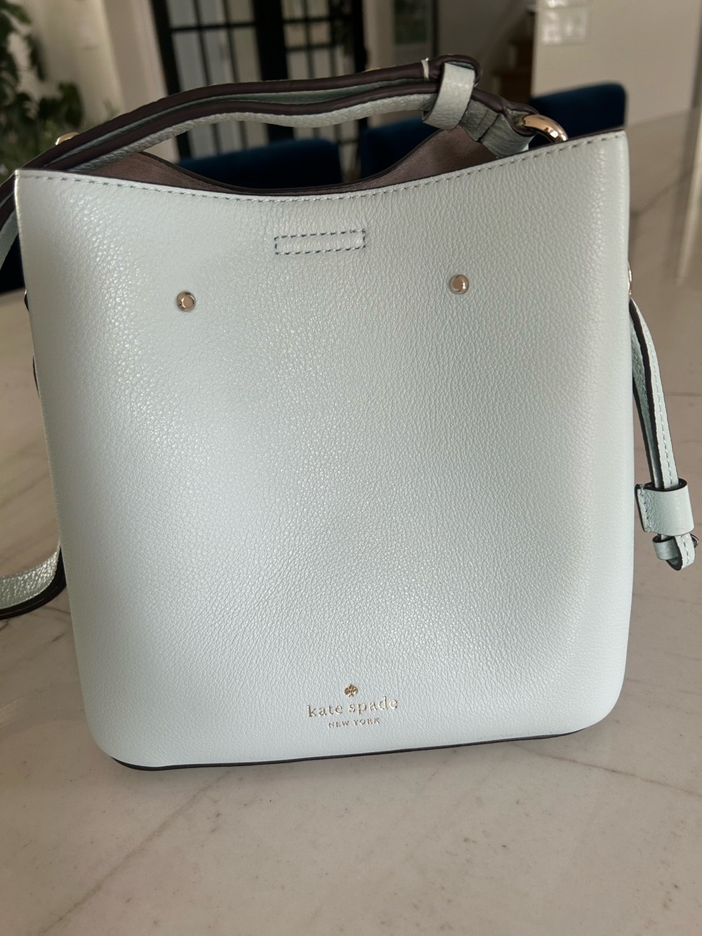kate spade light blue leather shoulder bucket bag with gold heart clasp - Picture 3 of 4